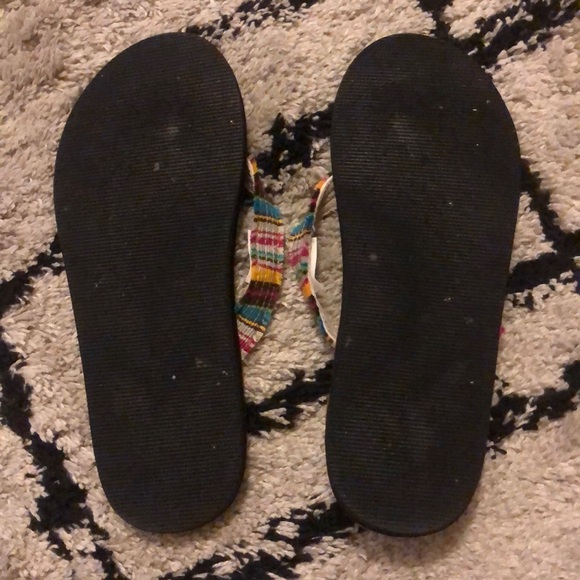 Mossimo flip flops - Picture 3 of 5